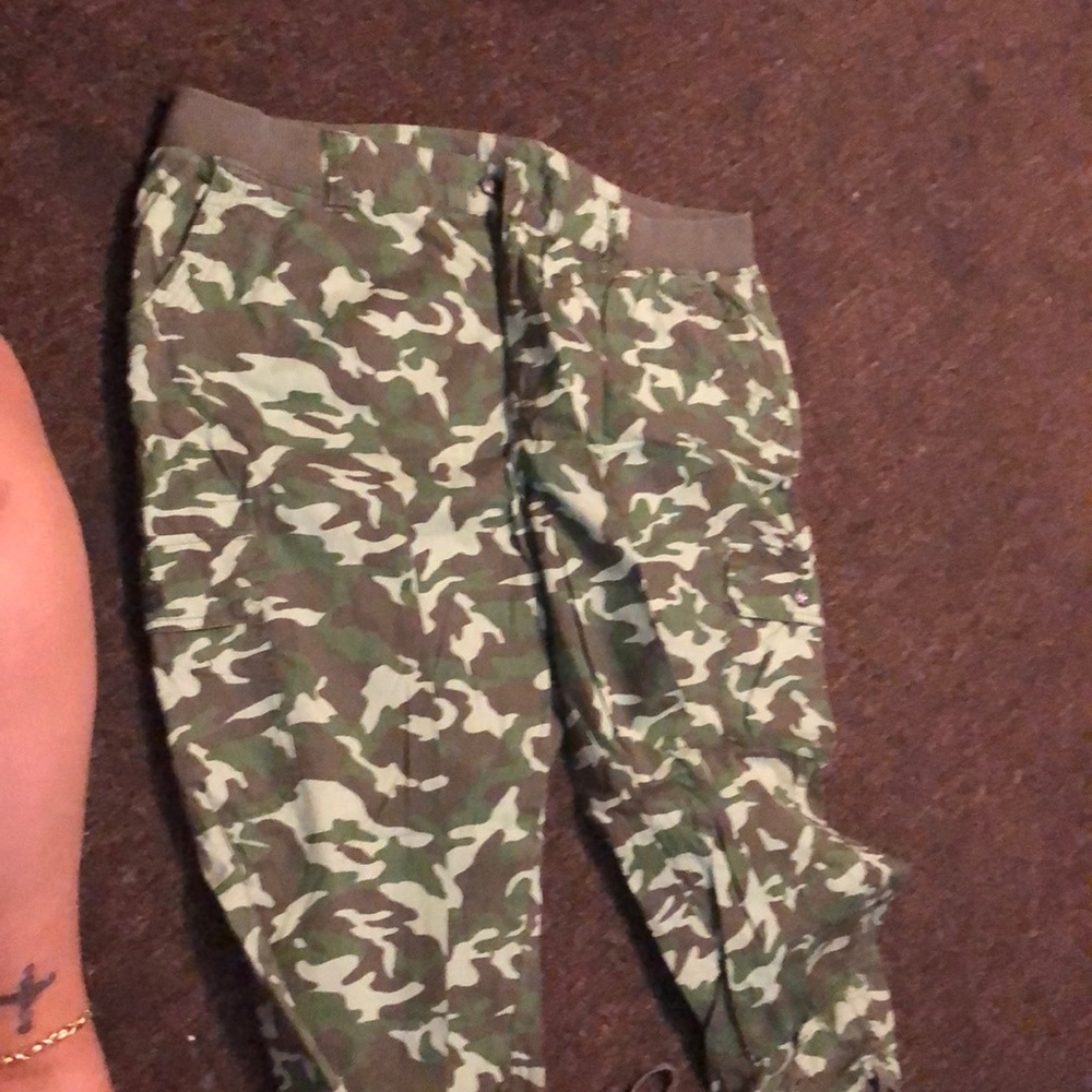 Camo capris